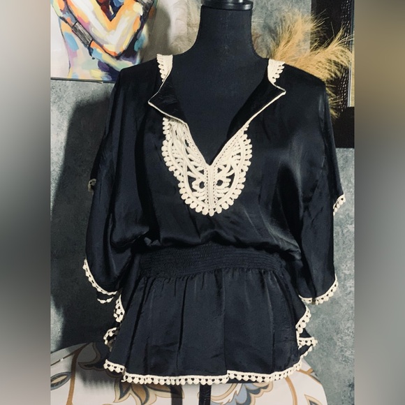 Chelsea And Theodore Blouse - Picture 8 of 12